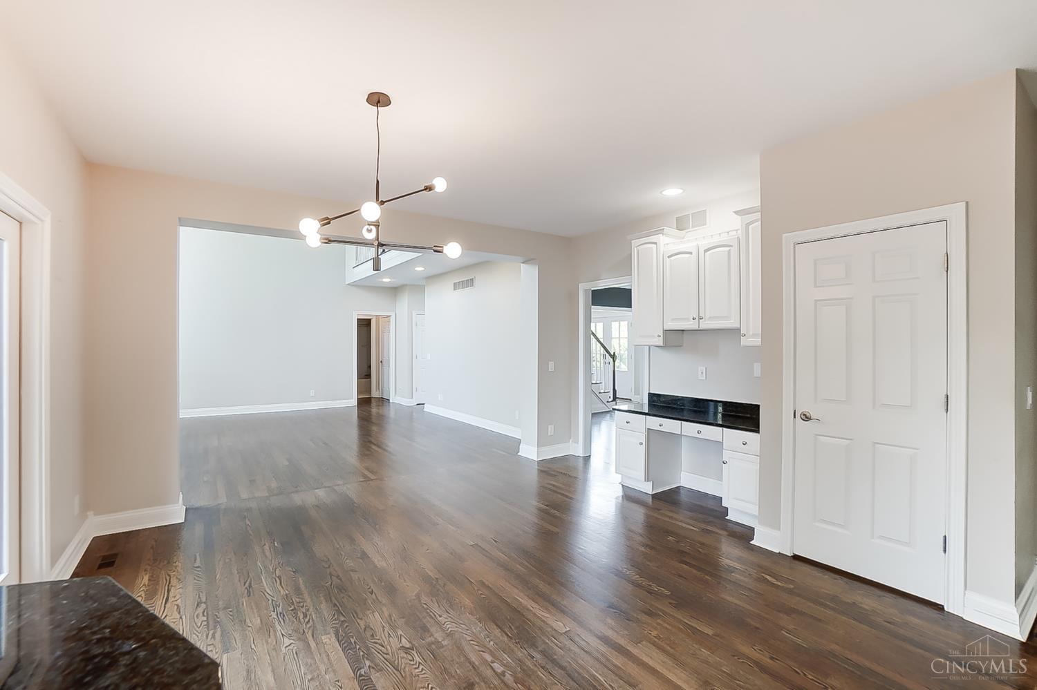 8676 Kenwood Road Cincinnati, OH 45242 - Photo 12 of 50