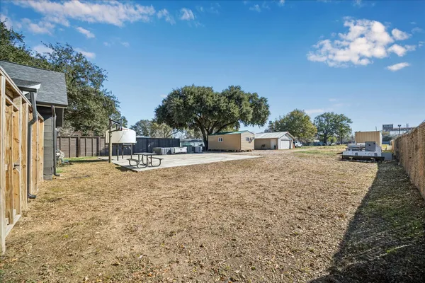 a view of a house with backyard and trees