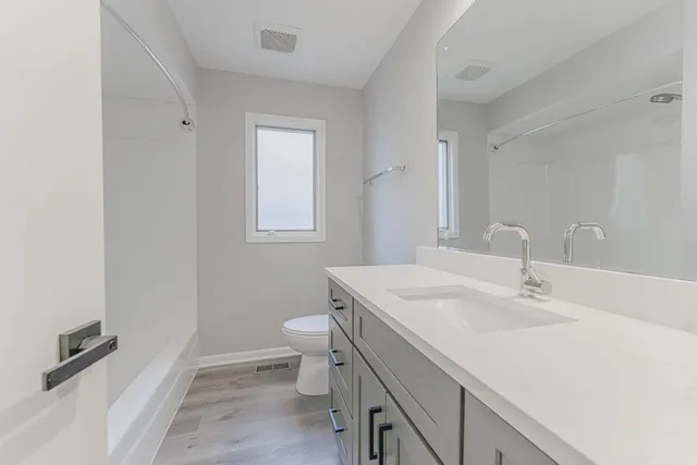 $2,400 | 11111 South Helena Drive, Unit 3, Palos Hills, IL 60465