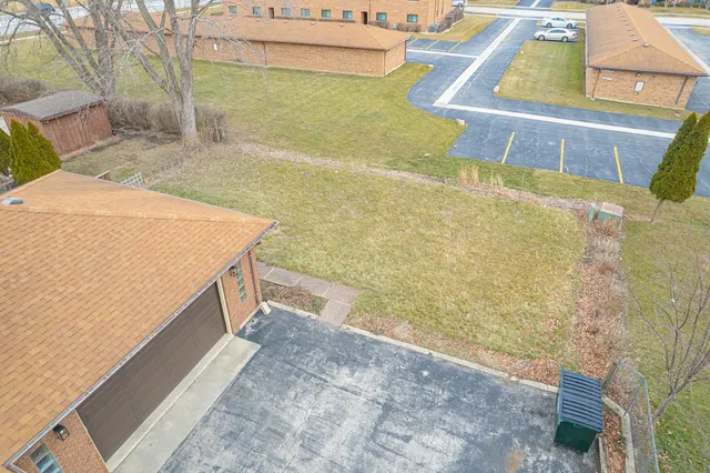 $2,400 | 11111 South Helena Drive, Unit 3, Palos Hills, IL 60465