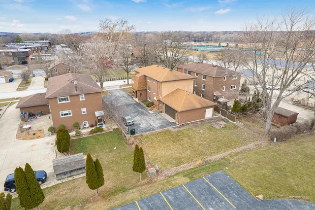 $2,400 | 11111 South Helena Drive, Unit 3, Palos Hills, IL 60465