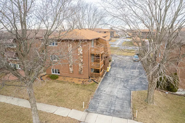 $2,400 | 11111 South Helena Drive, Unit 3, Palos Hills, IL 60465