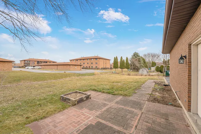 $2,400 | 11111 South Helena Drive, Unit 3, Palos Hills, IL 60465