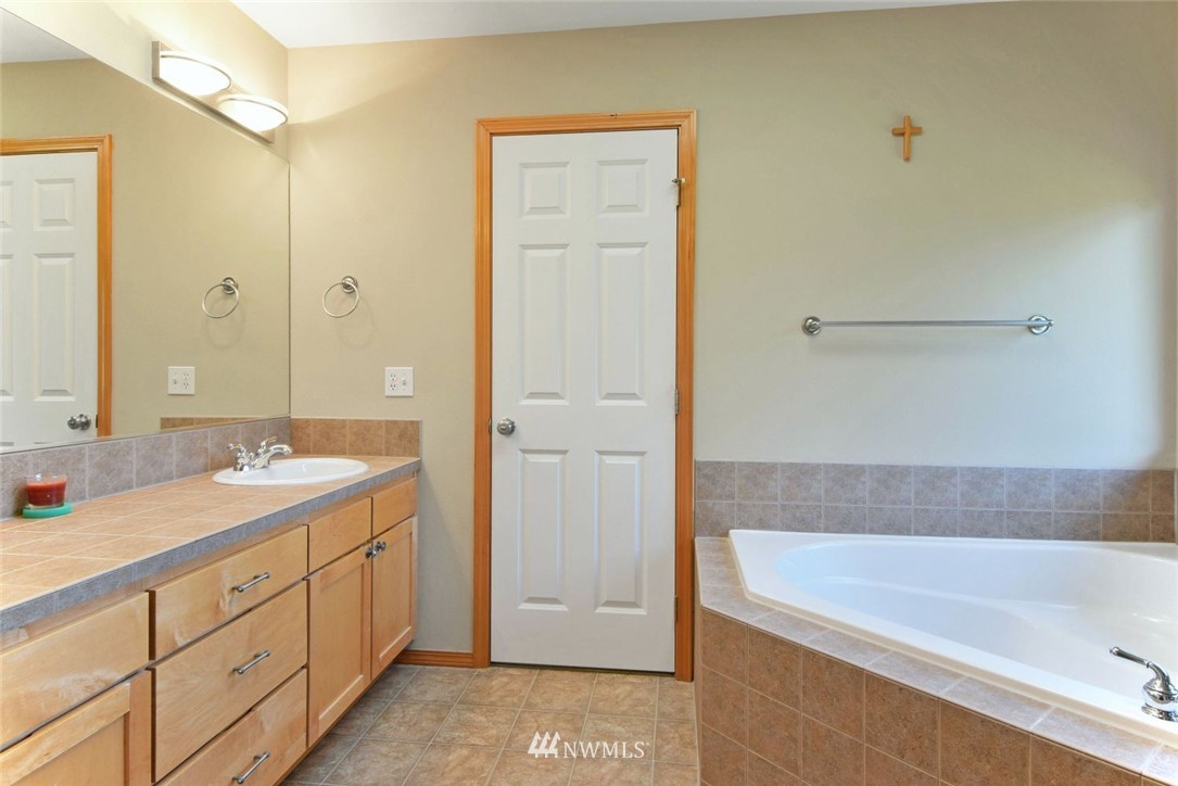 18711 1st Avenue West Bothell, WA 98012 - Photo 17 of 25