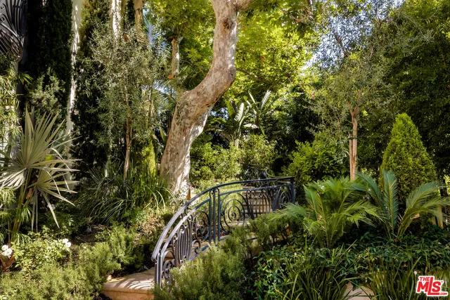 $9,895,000 | 1350 Benedict Canyon Drive, Beverly Hills, CA 90210