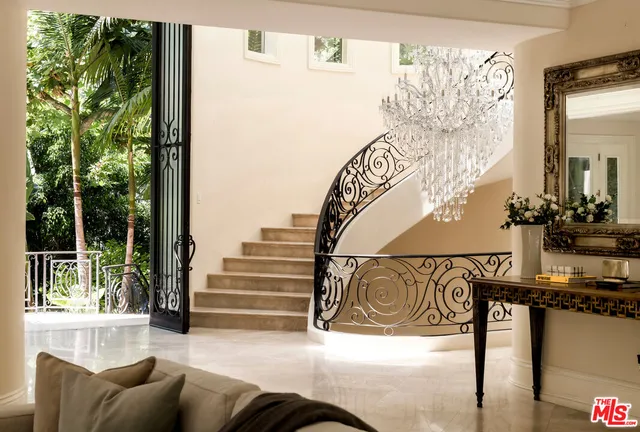 $9,895,000 | 1350 Benedict Canyon Drive, Beverly Hills, CA 90210