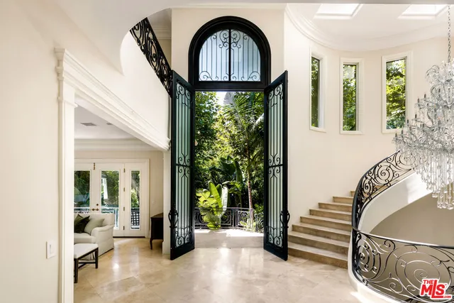 $9,895,000 | 1350 Benedict Canyon Drive, Beverly Hills, CA 90210