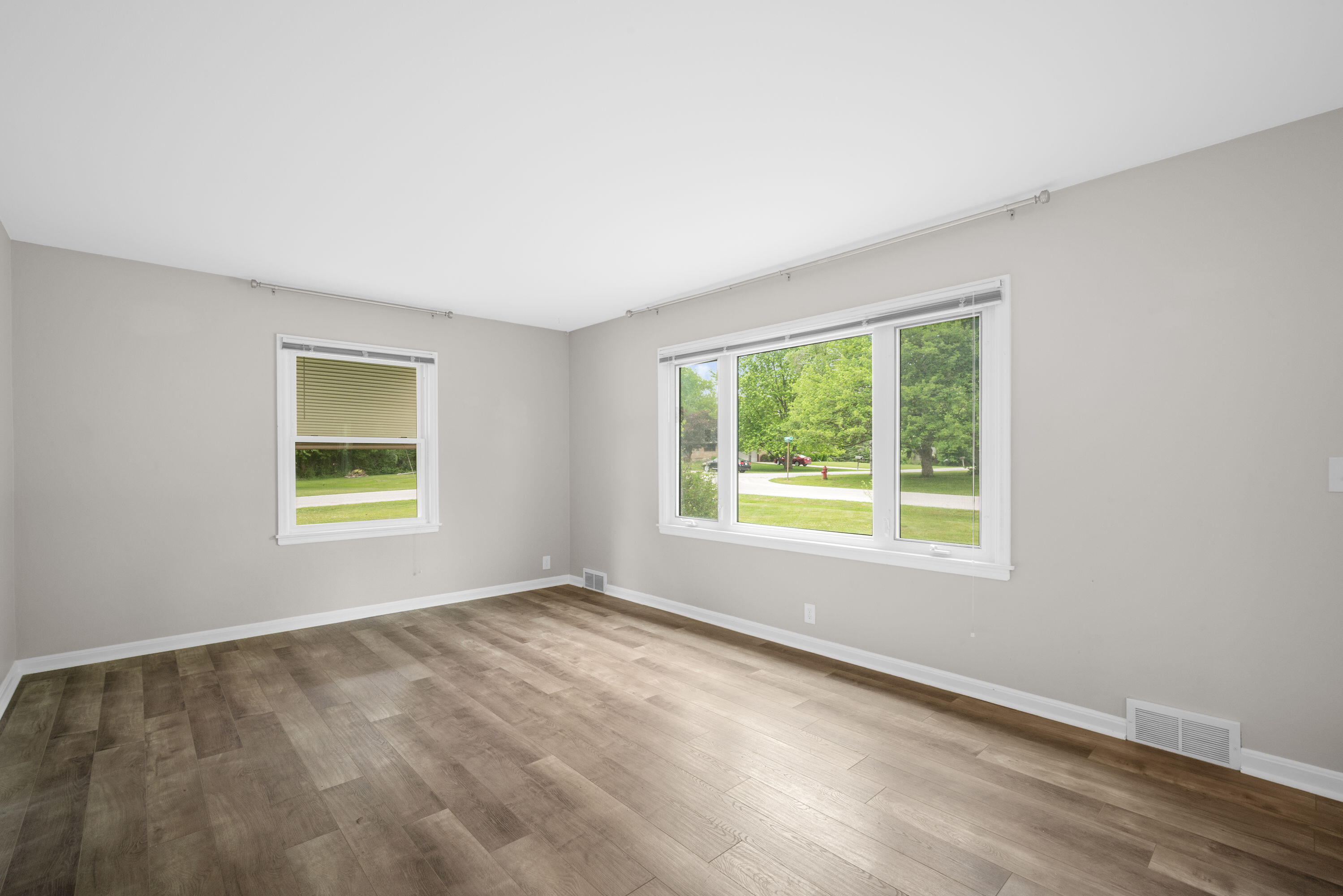 1260 South Edwards Street Brookfield, WI 53005 - Photo 9 of 26 10_imgDSC09087