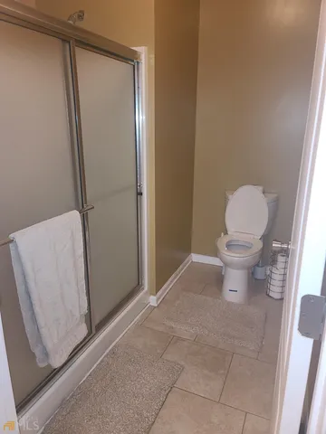 a bathroom with a toilet and a shower