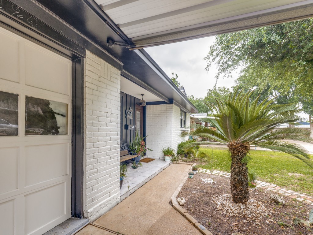 124 Bluebird Lane Pasadena, TX 77502 - Photo 24 of 25 a porch with a table and chairs