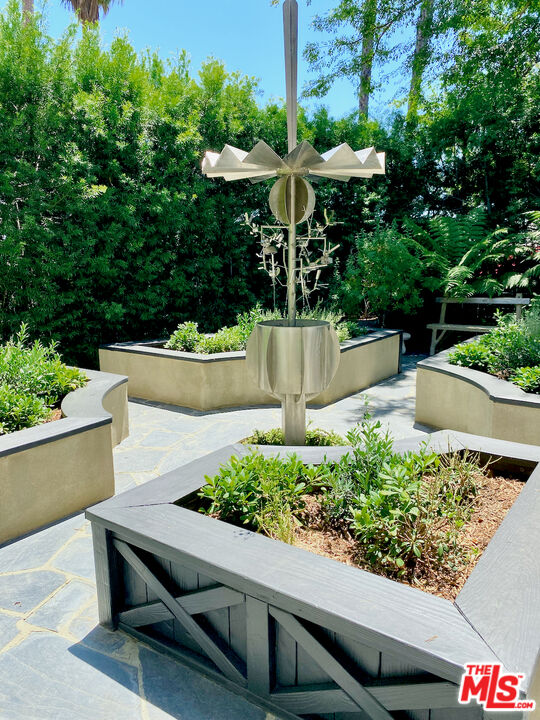 3701 Shannon Road Los Angeles, CA 90027 - Photo 41 of 54 a view of outdoor sitting area with golf course