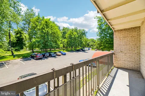 $240,000 | 3220 South 28th Street, Unit 304, Alexandria, VA 22302