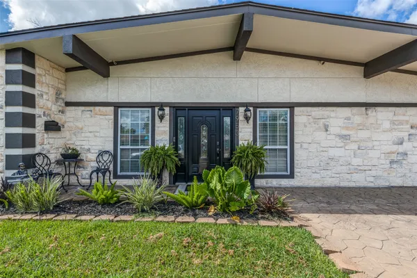$479,900 | 7953 Hammerly Boulevard, Houston, TX 77055
