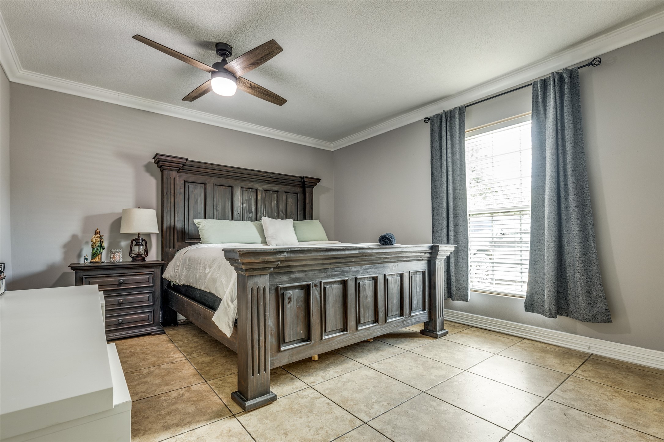 7953 Hammerly Boulevard Houston, TX 77055 - Photo 19 of 24 a bed sitting in a bedroom next to a window