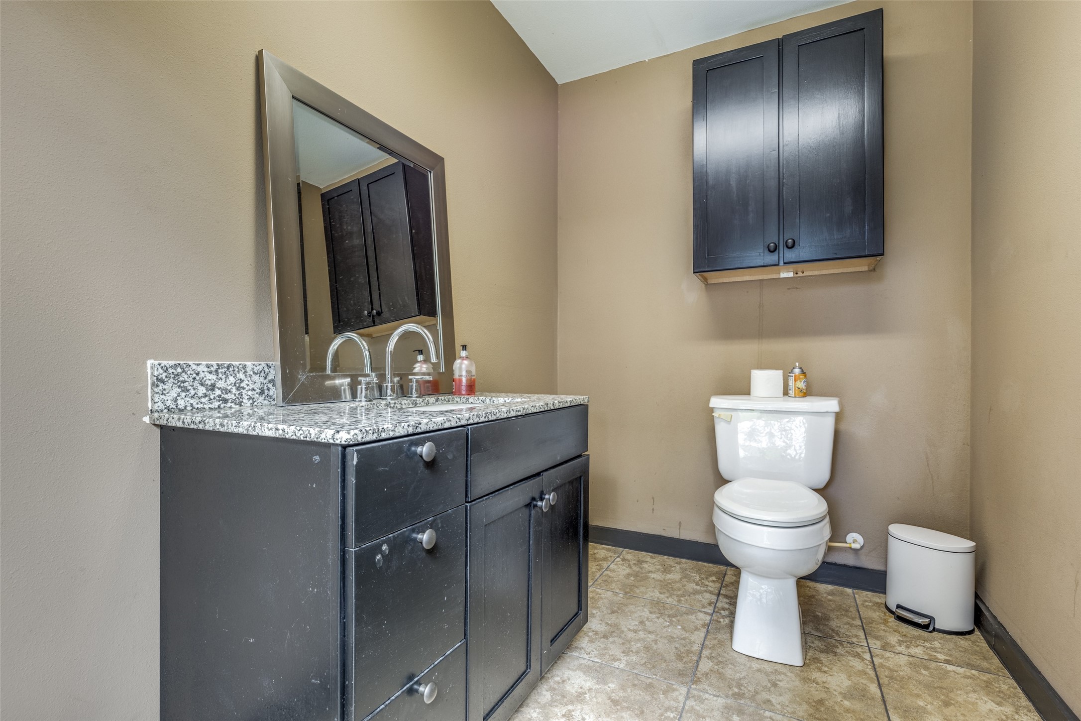 7953 Hammerly Boulevard Houston, TX 77055 - Photo 21 of 24 a bathroom with a toilet sink and mirror