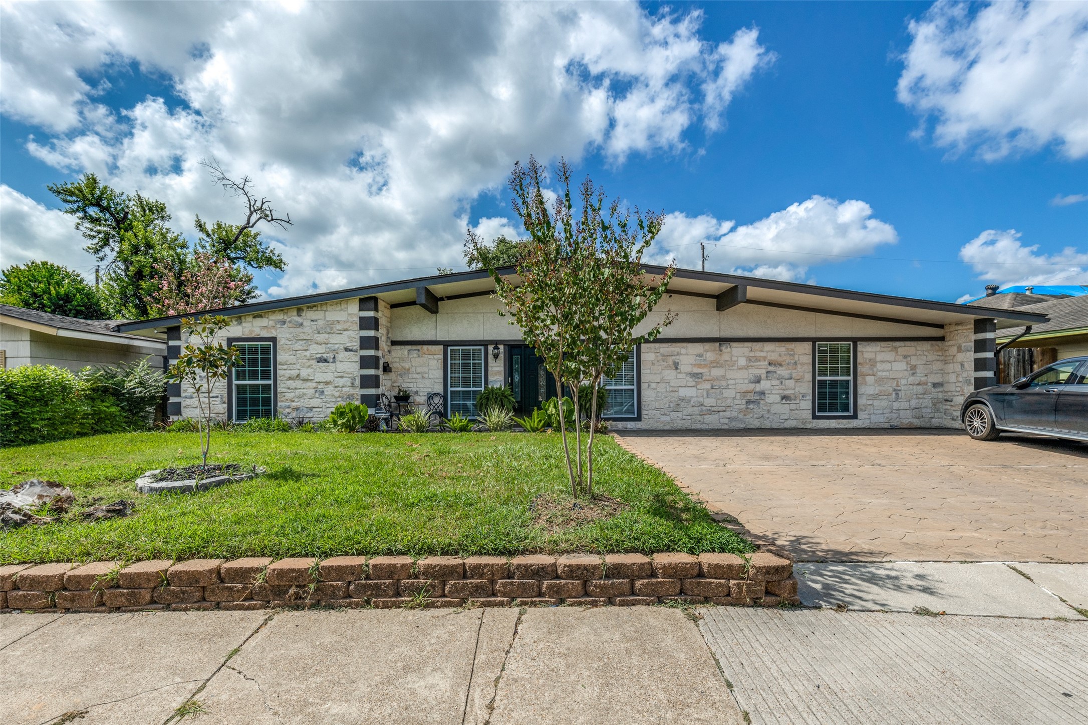 7953 Hammerly Boulevard Houston, TX 77055 - Photo 3 of 24 a front view of a house with a garden