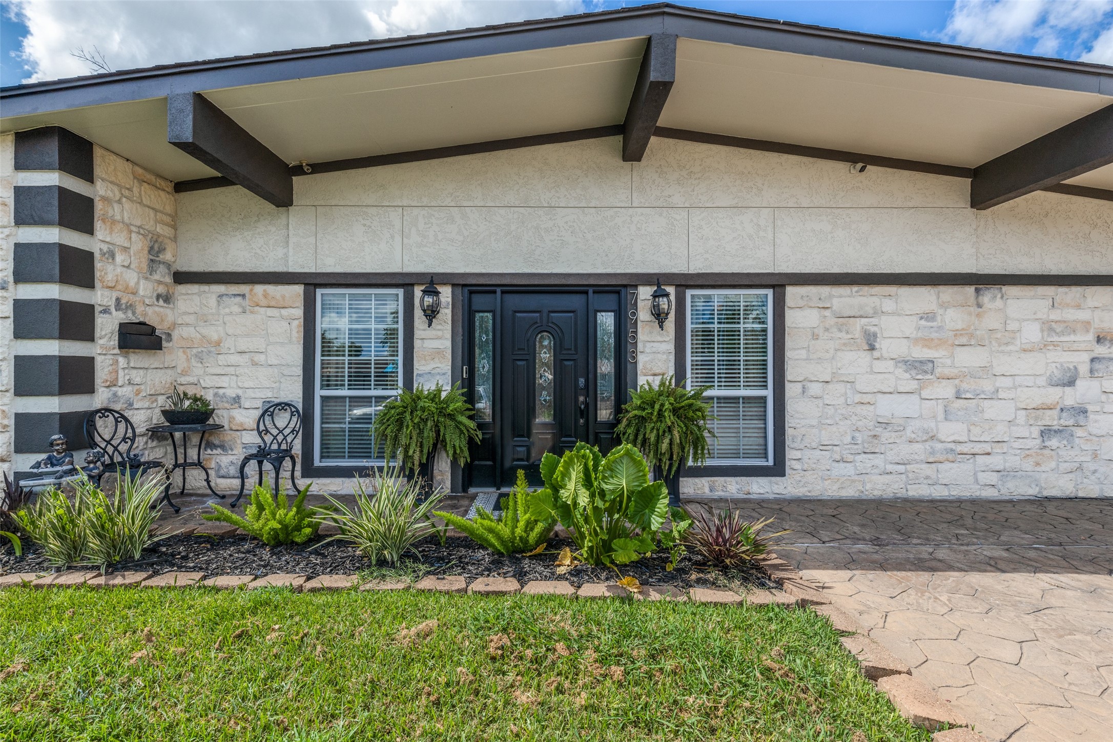 7953 Hammerly Boulevard Houston, TX 77055 - Photo 5 of 24 a front view of a house with a yard
