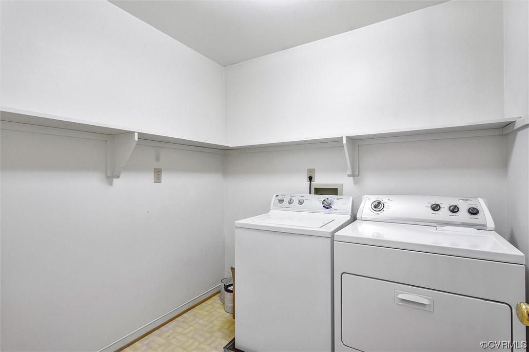 5826 Spinnaker Cove Road Midlothian, VA 23112 - Photo 30 of 38 Washroom featuring independent washer and dryer, washer / dryer, and light parquet floors