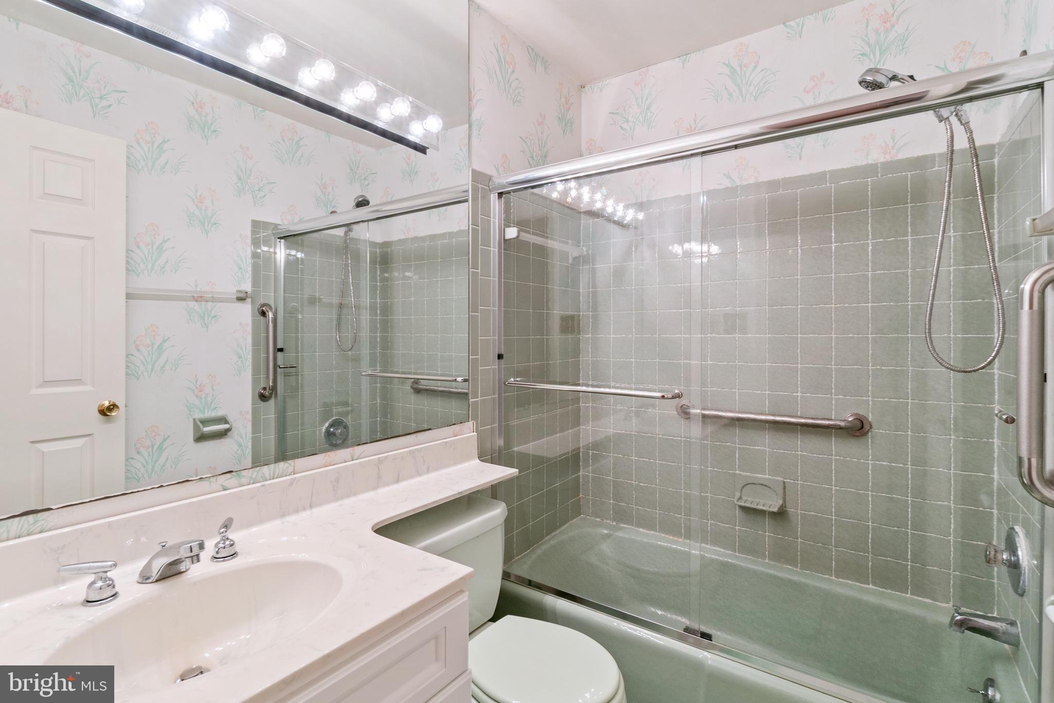 3432 Falling Green Road Olney, MD 20832 - Photo 27 of 52 Upstairs full bath 2