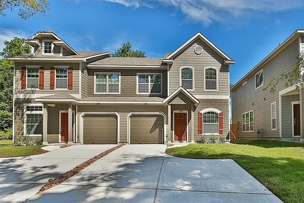 $1,649 | 311 Woodland Hills Drive, Unit B, Conroe, TX 77303