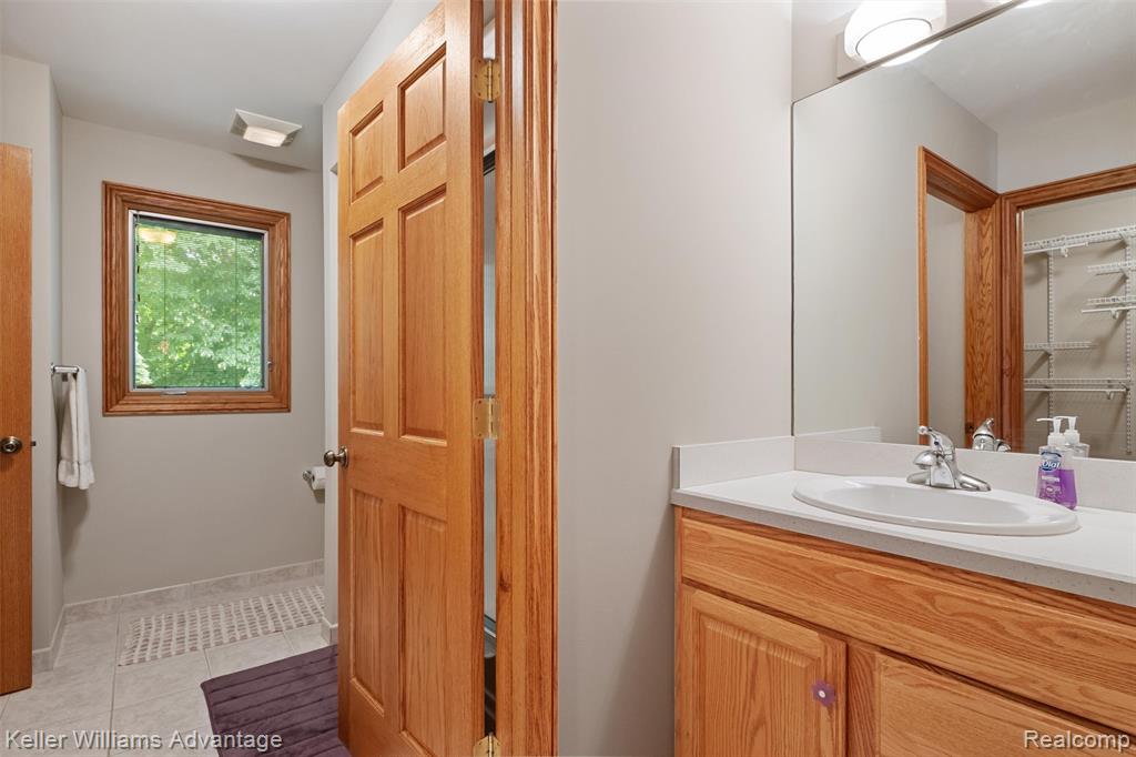 30489 Munger Livonia, MI 48154 - Photo 32 of 59 Gallery Image 32