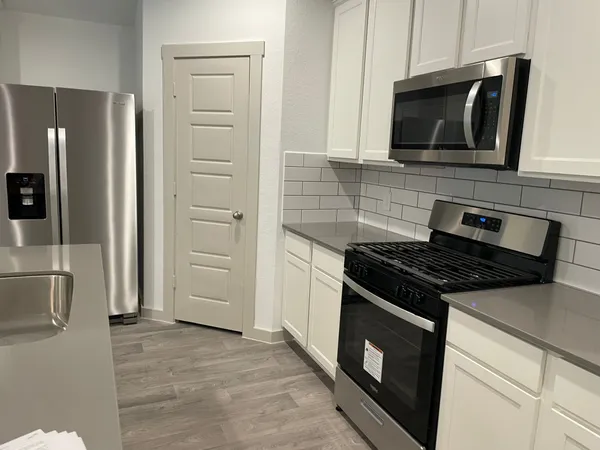 $2,225 | 7719 Golden Rubia Lane, Rosharon, TX 77583