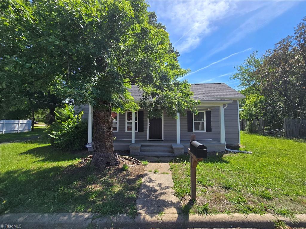 106 South Fieldcrest Road Eden, NC 27288 - Photo 2 of 22