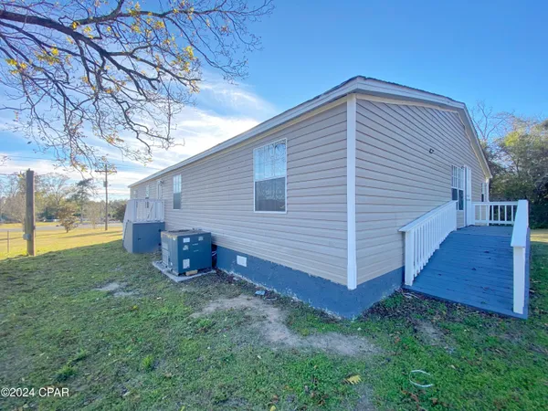 $199,900 | 7872 US 90, Sneads, FL 32460