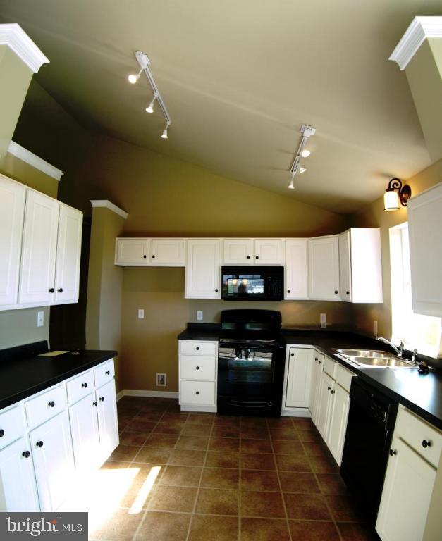 17 Vineyard Road, Unit 2 Christiana, PA 17509 - Photo 8 of 16 Gallery Image 8