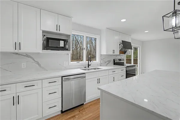 $949,900 | 26 Trout Brook Lane, Scituate, RI 02831