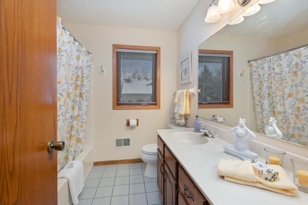109 Interlachen Road Burnsville, MN 55306 - Photo 17 of 26 Gallery Image 17