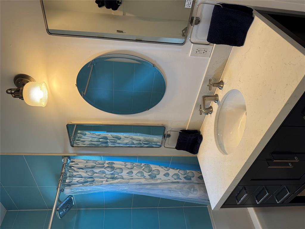 2109 Riverview Street, Unit A Austin, TX 78702 - Photo 14 of 32 Bathroom with extra deep tub!