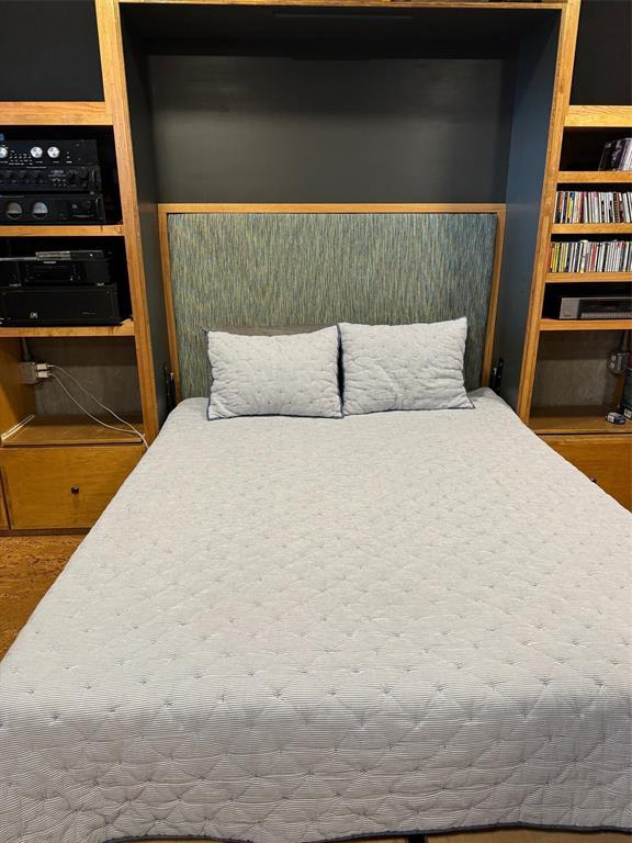 2109 Riverview Street, Unit A Austin, TX 78702 - Photo 25 of 32 a large white bed in a small yard