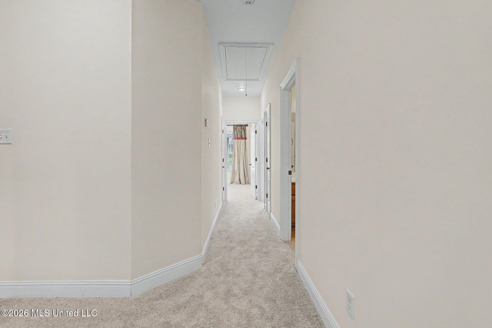 704 Shadow View Drive Hernando, MS 38632 - Photo 33 of 49 Wide hallway