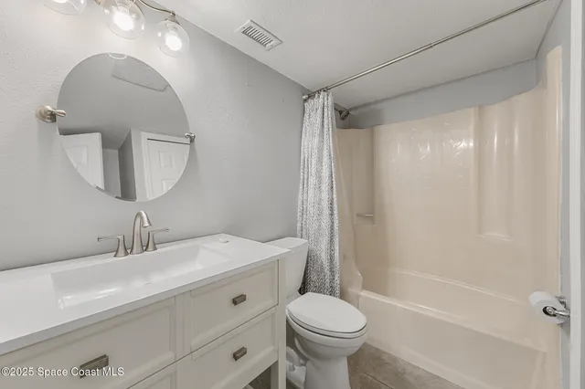 a view of pool with a yard