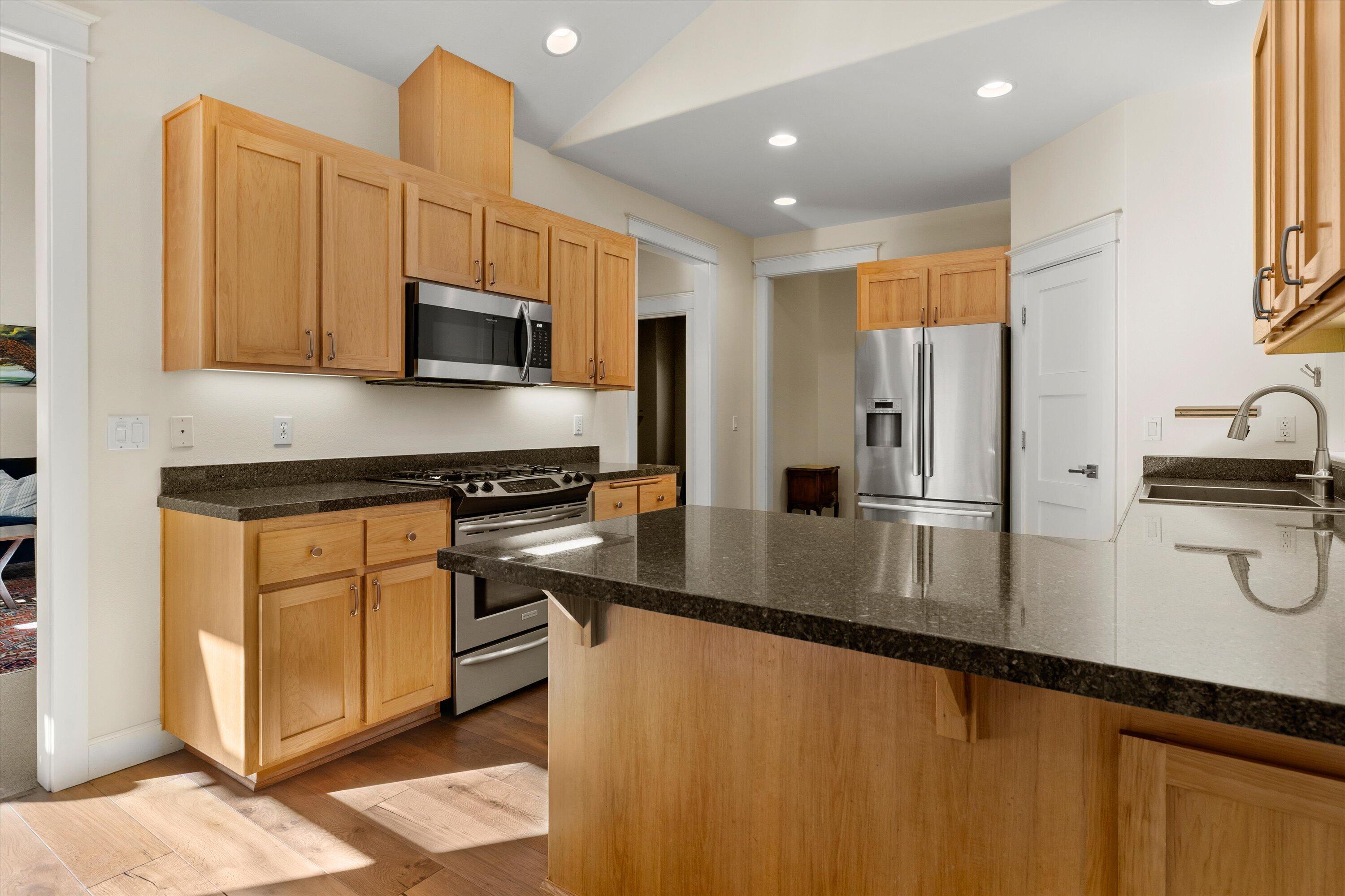 1066 Northwest Stannium Road Bend, OR 97703 - Photo 12 of 46 12-20260205 JILL ROSELL-18