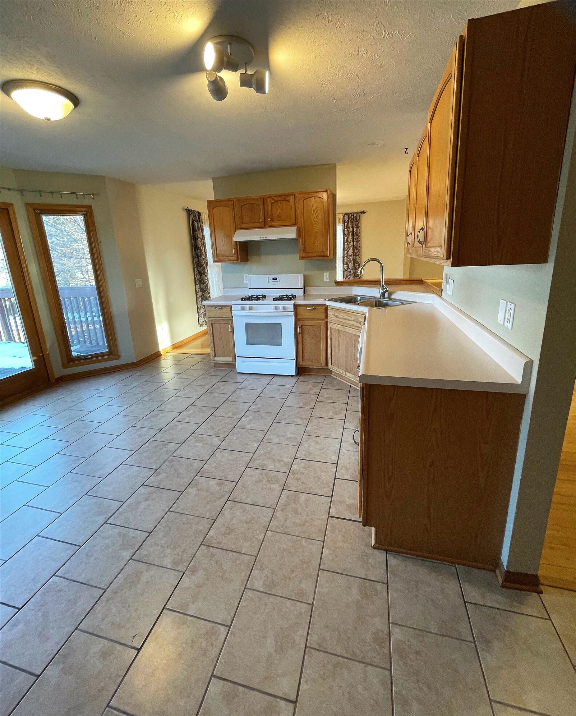 607 Riverbend Road Belvidere, IL 61008 - Photo 8 of 41 Gallery Image 8