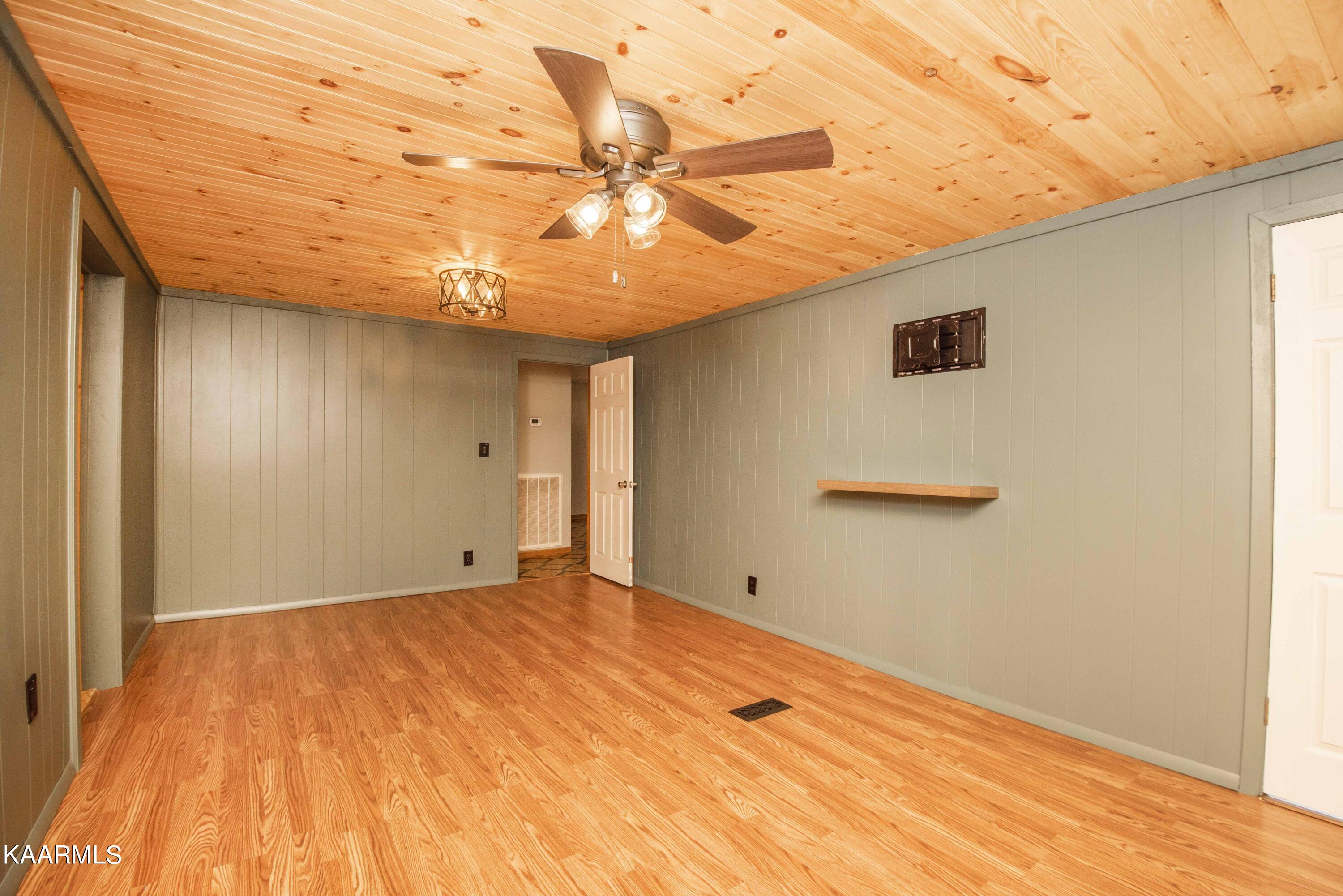 115 Spears Road Friendsville, TN 37737 - Photo 22 of 55 Master bedroom