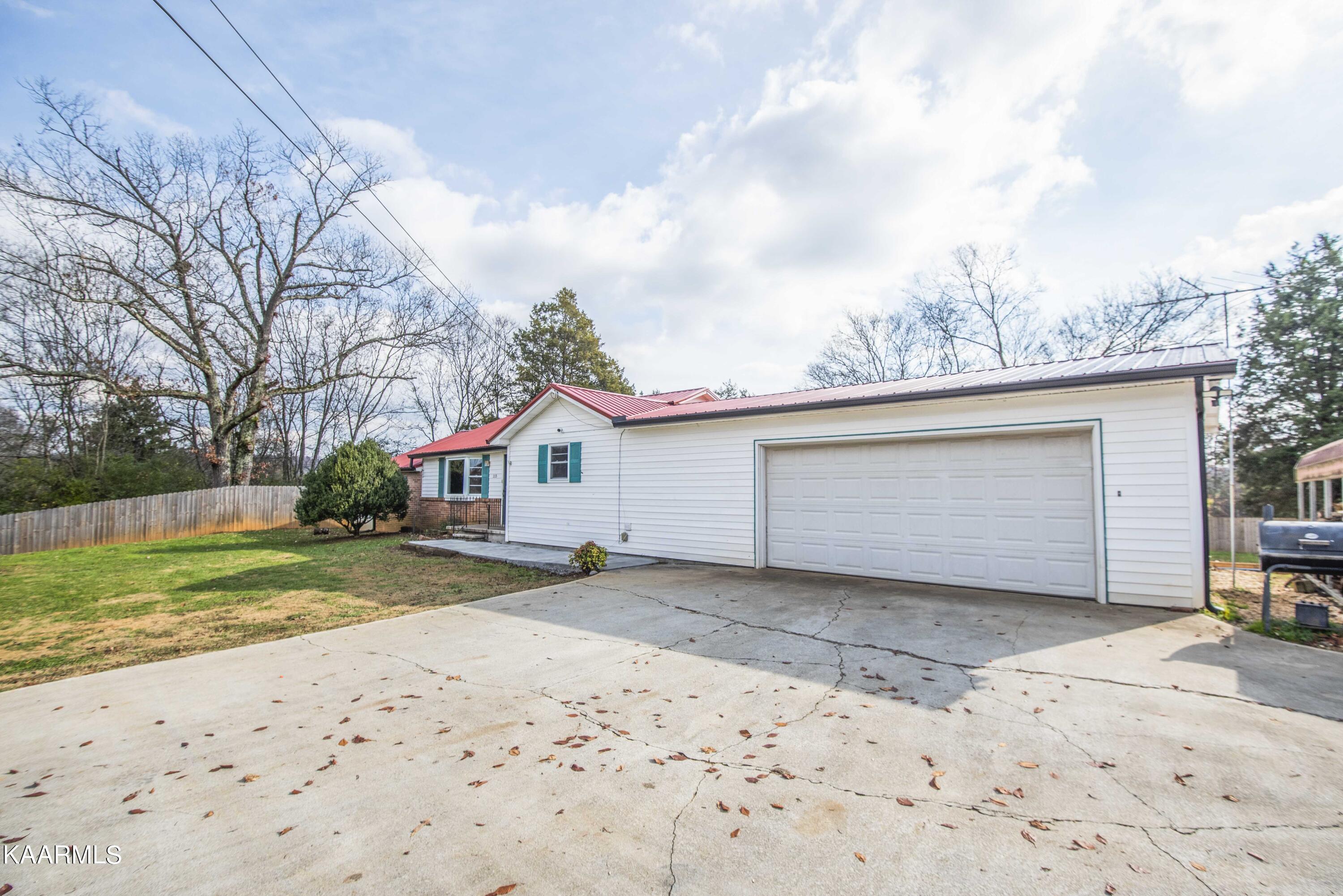115 Spears Road Friendsville, TN 37737 - Photo 4 of 55 2-car attached garage