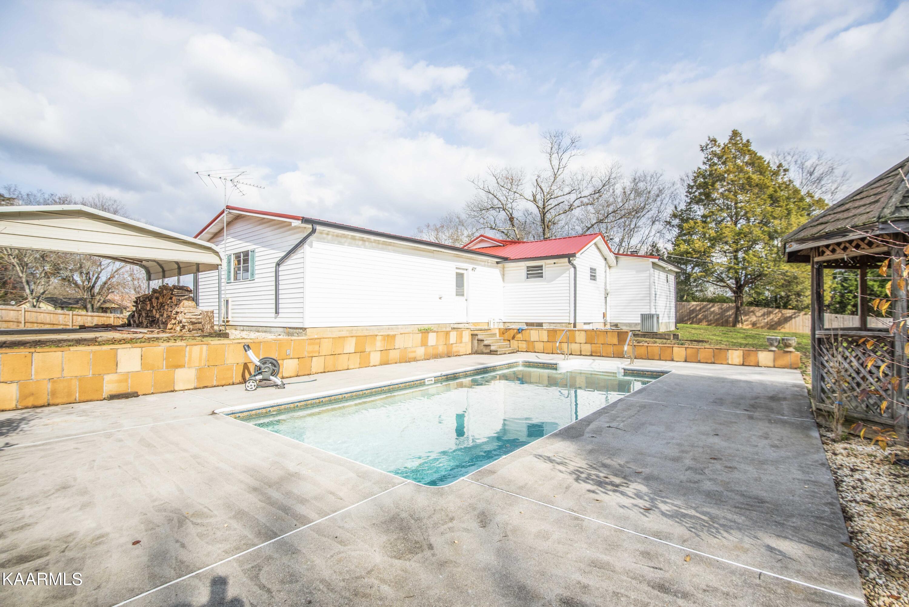 115 Spears Road Friendsville, TN 37737 - Photo 8 of 55 ssalt water pool