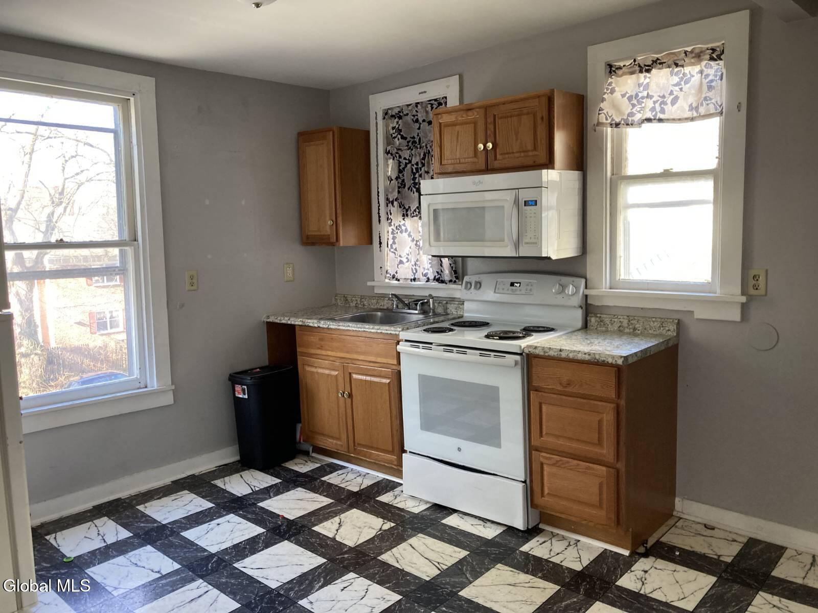 714 Union Street Schenectady, NY 12305 - Photo 10 of 28 714 #4-1