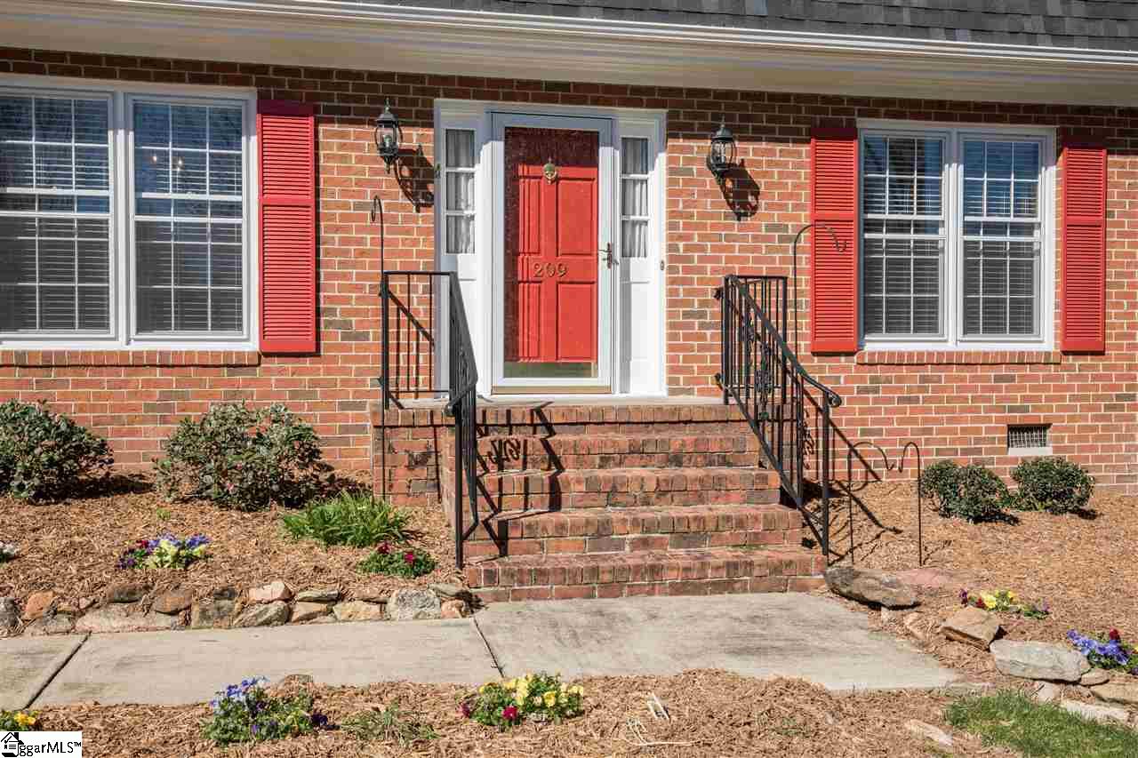 209 West Silverleaf Street Greer, SC 29650 - Photo 3 of 34 Gallery Image 3