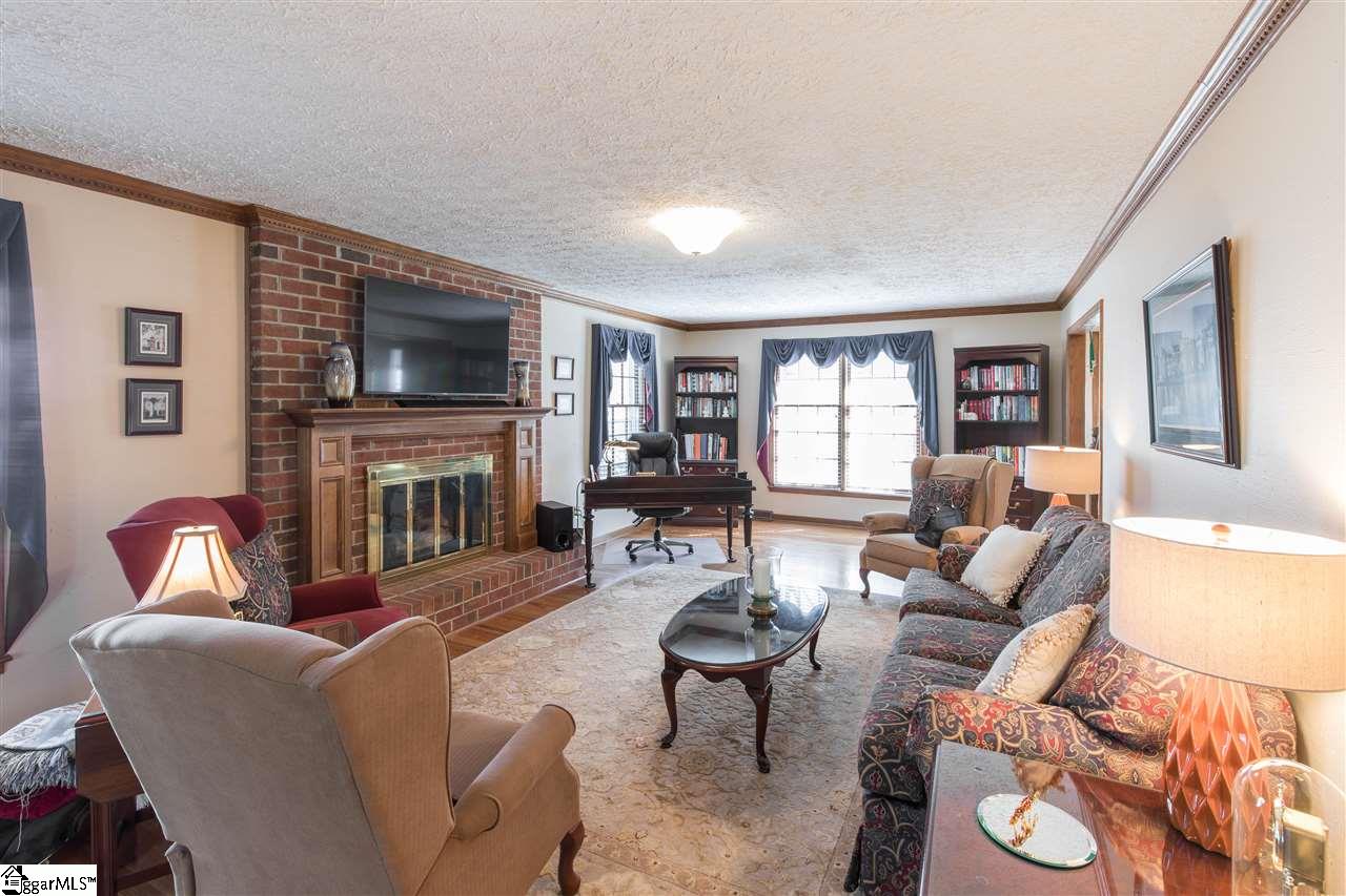 209 West Silverleaf Street Greer, SC 29650 - Photo 5 of 34 Gallery Image 5