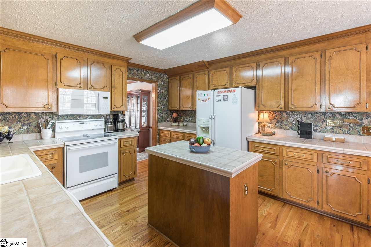 209 West Silverleaf Street Greer, SC 29650 - Photo 8 of 34 Gallery Image 8
