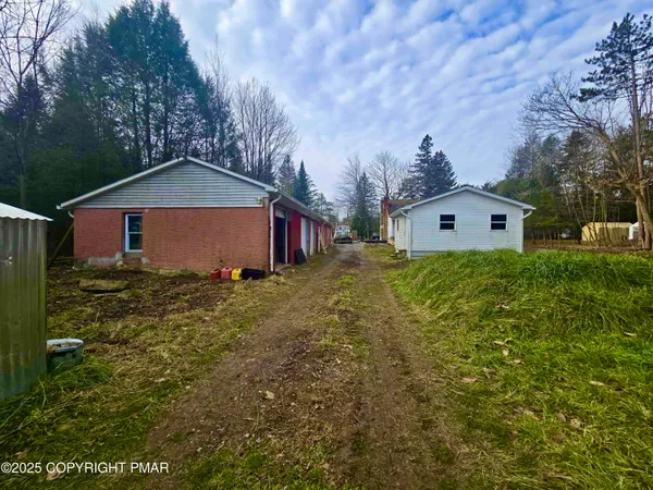 $319,000 | 4080 Highway 115, Blakeslee, PA 18610