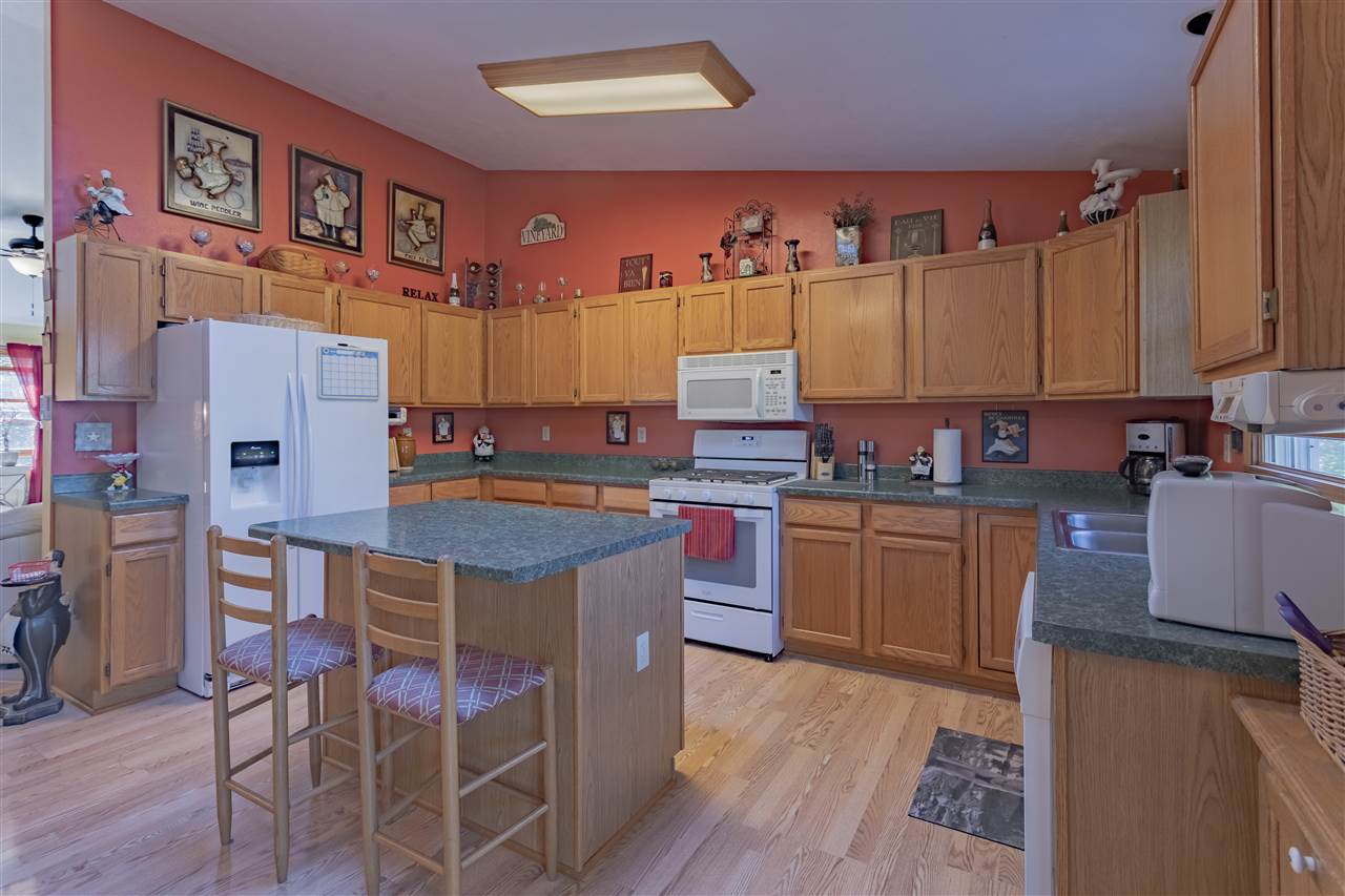 43 King Henry Road Southeast Poplar Grove, IL 61065 - Photo 12 of 35 Gallery Image 12
