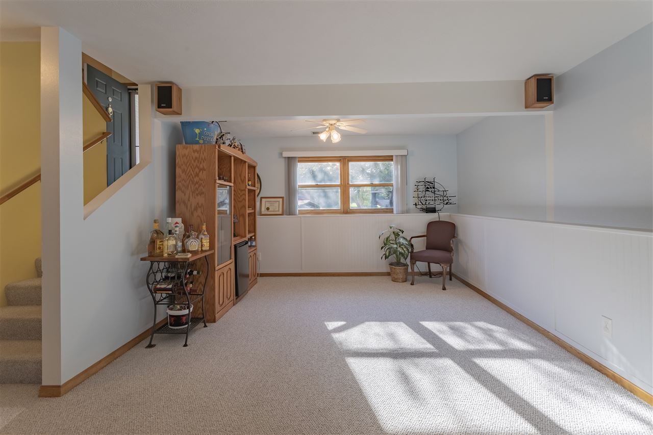 43 King Henry Road Southeast Poplar Grove, IL 61065 - Photo 4 of 35 Gallery Image 4