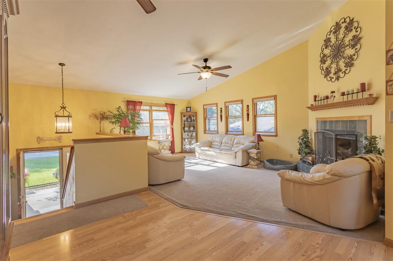 43 King Henry Road Southeast Poplar Grove, IL 61065 - Photo 5 of 35 Gallery Image 5