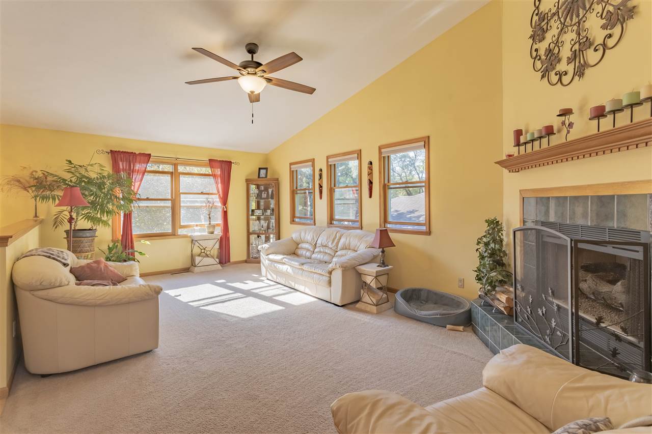 43 King Henry Road Southeast Poplar Grove, IL 61065 - Photo 7 of 35 Gallery Image 7