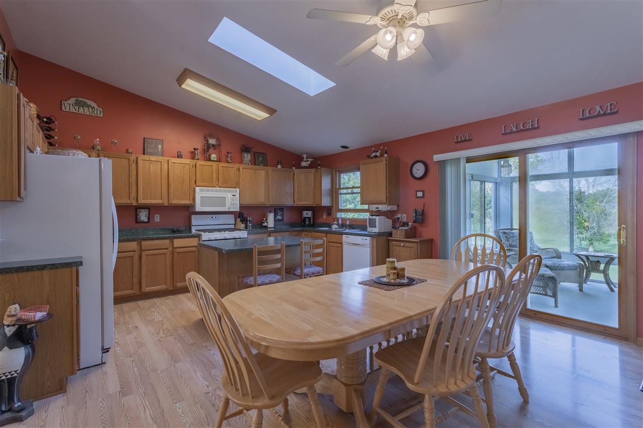 43 King Henry Road Southeast Poplar Grove, IL 61065 - Photo 10 of 35 Gallery Image 10